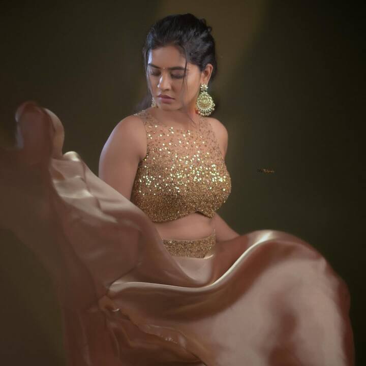 முதல் நாள் மிகவும் நம்பிக்கையுடன் அந்த கதாபாத்திரத்தை நடித்துக் கொடுத்தார். படக்குழு அவரது நடிப்பை பாராட்டி உத்வேகம் கொடுக்க அந்த கதாபாத்திரத்திற்காக தனது முழு உழைப்பையும் கொடுத்து நடித்தார்.