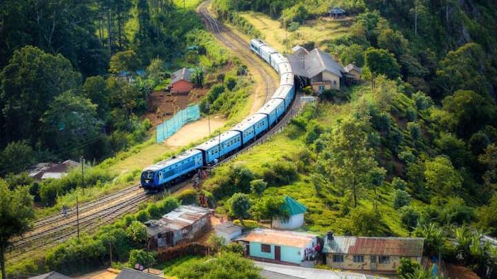 ভারতীয় রেল সূত্রে খবর, এই মুহূর্তে, দেশজুড়ে IRCTC-তে প্রায় ১৩ কোটি অ্যাকাউন্ট রয়েছে। এর মধ্যে প্রায় ২ কোটি ২০ লক্ষ অ্যাকাউন্ট আধার সংযুক্ত।