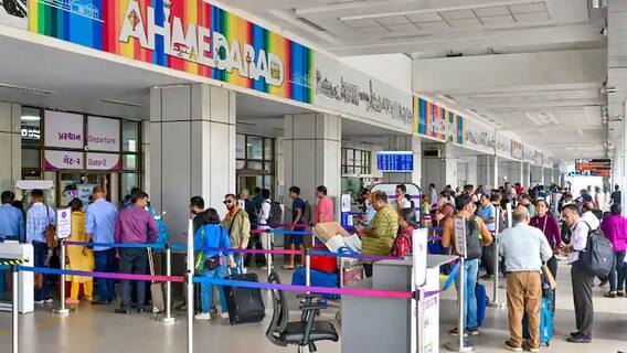 Ahemdabad Plane Crash: વિમાન દુર્ઘટના બાદ એરપોર્ટ પર ફરી કામગીરી શરૂ, ફ્લાઇટ્સ ભરવા લાગી ઉડાન Ahemdabad Plane Crash: વિમાન દુર્ઘટના બાદ એરપોર્ટ પર ફરી કામગીરી શરૂ, ફ્લાઇટ્સ ભરવા લાગી ઉડાન