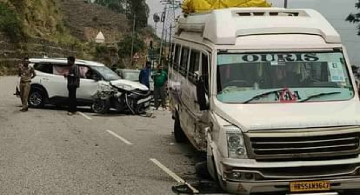 उत्तराखंड में नहीं थम रहा हादसों का सिलसिला, ऋषिकेश मार्ग पर टेंपो-ट्रैवलर की भिड़ंत