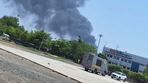 Ahmedabad Plane Crash: குஜராத்தில் பயங்கரம்... விபத்தில் சிக்கிய ஏர் இந்தியா விமானம்.. 242 பயணிகளின் நிலை என்ன?