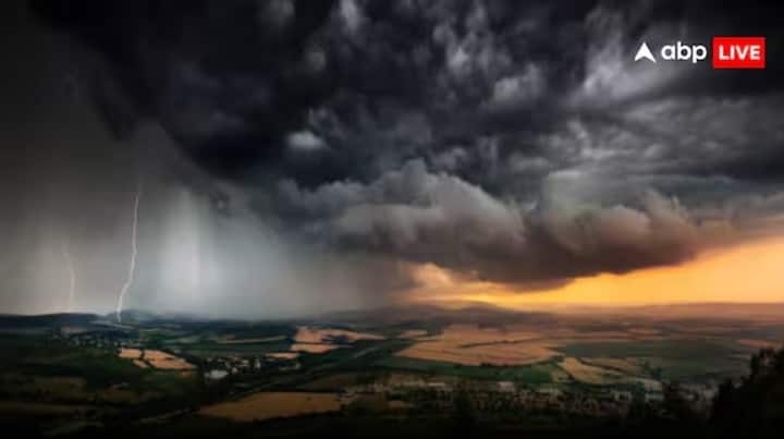 Doomsday Fish: ਤਾਮਿਲਨਾਡੂ ਦੇ ਤੱਟ ਤੋਂ ਇੱਕ ਰਹੱਸਮਈ ਓਰਫਿਸ਼ ਮਿਲੀ ਹੈ। ਇਸਨੂੰ ਡੂਮਸਡੇ ਮੱਛੀ ਵੀ ਕਿਹਾ ਜਾਂਦਾ ਹੈ। ਇਸਦੀ ਖੋਜ ਤੋਂ ਬਾਅਦ, ਬਹੁਤ ਸਾਰੇ ਲੋਕ ਕੁਦਰਤੀ ਆਫ਼ਤਾਂ ਨਾਲ ਸਬੰਧਤ ਗੱਲਾਂ 'ਤੇ ਚਰਚਾ ਕਰ ਰਹੇ ਹਨ।