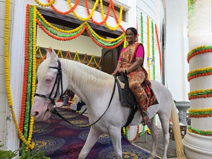 मी पहिल्यांदाच आयुष्यात घोडेस्वारी करणार होते. अशा वेळी माझ्या आई- बाबांनी माझ्या आत्मविश्वास वाढवला.