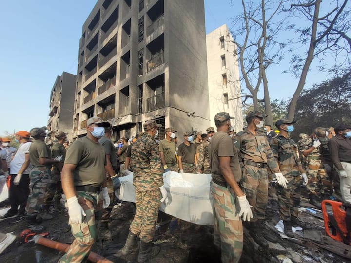 Plane Crash Photo: અમદાવાદથી લંડન જઈ રહેલી એર ઈન્ડીયાની ફ્લાઈટ દુર્ઘટનાનો ભોગ બની હતી. જેમાં સવાર મોટા ભાગના લોકો મોતને ભેટ્યા હતા