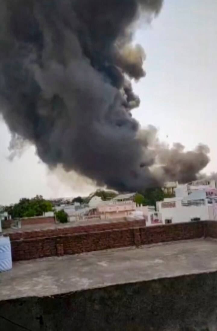 అహ్మదాబాద్‌ నుంచి లండన్‌ వెళ్తుండగా టేకాఫ్‌ అయిన కొద్దిసేపటికే ఈ ప్రమాదం జరిగింది