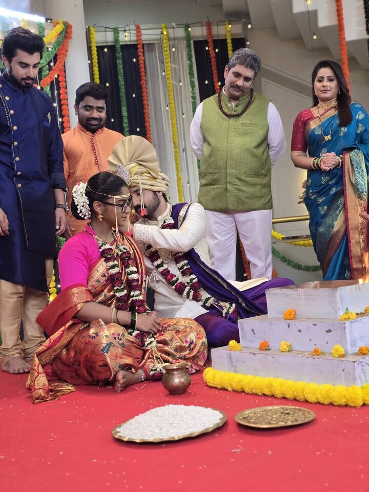 यामध्ये सावलीच्या एन्ट्रीने लोकांचं लक्ष वेधून घेतलं. तसेच, सोशल मीडियावर अनेक कमेंट्सचा वर्षावही झाला.