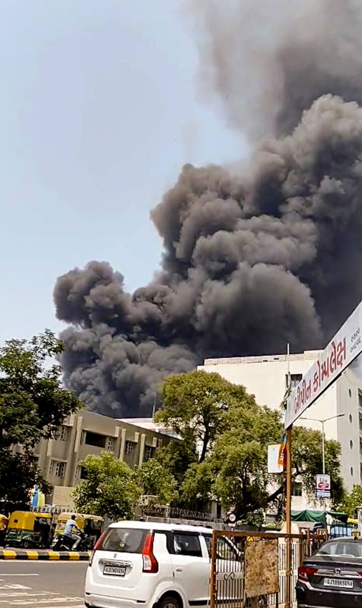 విమానంలో 242 మంది ప్రయాణికులున్నట్టు తెలుస్తోంది