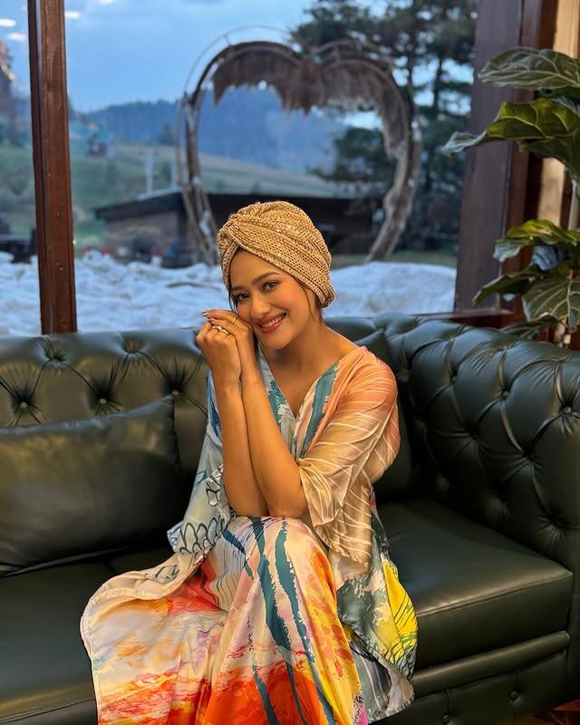 फिल्मी रिपोर्ट्स का मानें तो बिग बॉस के मेकर्स मदालसा को सीजन 19 के लिए अप्रोच कर रहे हैं.