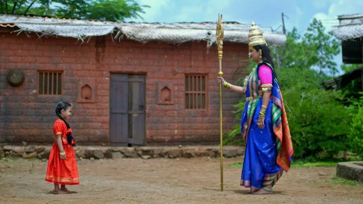 बाल जगदंबेच्या लीलांचा सामना करण्यासाठी आता महिषासूर आणि त्याच्या षड्रिपूंच्या रूपाने संकटांचा महापूर उभा ठाकणार आहे.