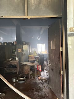 अहमदाबाद: BJ मेडिकल कॉलेज के हॉस्टल के कैटीन की तस्वीरें, क्रैश विमान का हिस्सा आकर टकराया