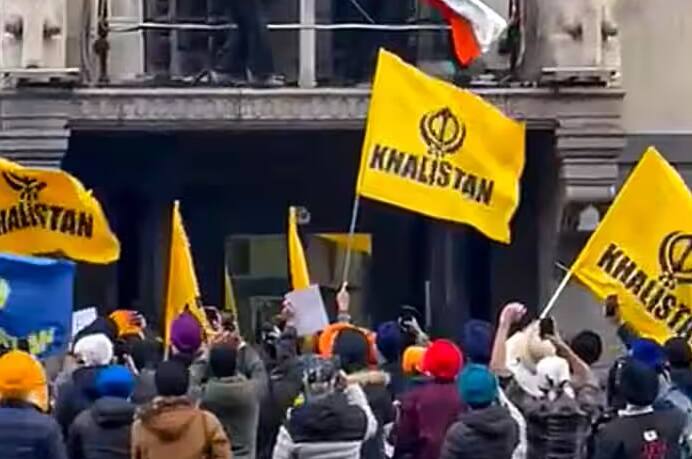 પાકિસ્તાનમાં અલ બદ્રના ભૂતપૂર્વ કમાન્ડર સૈયદ ખાલિદ રઝાની ગોળી મારીને હત્યા કરવામાં આવી હતી. કરાચીમાં તેમના ઘરની બહાર કોઈએ તેમને ગોળી મારી દીધી હતી.