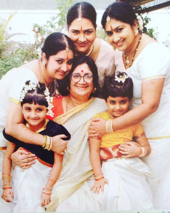 கேரளாவில் பிறந்திருந்தாலும், தமிழில் ஏராளமான படங்களில் நடித்து, நடிப்பு ராட்சசி என பெயர் எடுத்தவர் தான் ஊர்வசி. 1979-ஆம் ஆண்டு குழந்தை நட்சத்திரமாக மலையாள படம் ஒன்றில் அறிமுகமானார். இதை தொடர்ந்து 3 வருடத்தில் தமிழில் வெளியான 'முந்தானை முடிச்சு' படம் இவரை ஹீரோயினாக மாற்றியது.