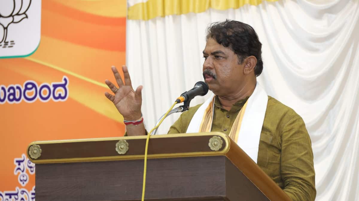 BJP's R Ashoka Dares DK Shivakumar To Protest In Chennai Over TN Congress' Mekedatu Stand