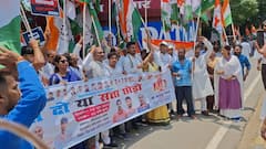 'नौकरी दो या सत्ता छोड़ो' बिहार में रोजगार पर कांग्रेस की ललकार, पटना में सड़कों पर उतरे कई दिग्गज नेता