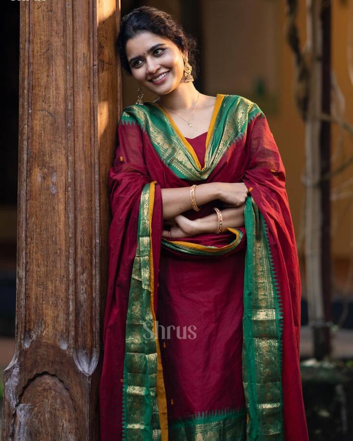 தற்போது 'ஹார்ட்பீட் சீசன்1' வெளியாகியிருக்கும் நிலையில் ரசிகர்கள் அவருடைய ஆன்- ஸ்கிரீன் கதாபாத்திர பெயர் 'ரீனா'. பொது இடங்களிலும் அவரை அப்படியே ரசிகர்கள் அடையாளம் கண்டு வருகின்றனர்.