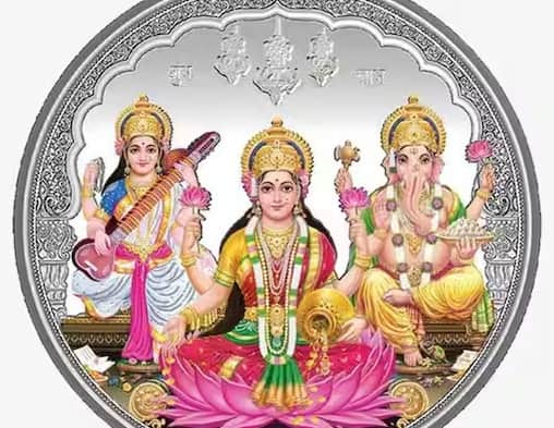वहीं अगर आप इन सिक्कों को पूजा घर में रखते हैं तो शाम की आरती के बाद सिक्के को निकालकर धन स्थान पर रख दें। फिर एक-एक रुपए के सात सिक्के रखें।
