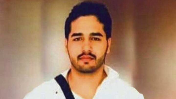 साल 2024 में कनाडा में अर्श डल्ला को गिरफ्तार कर लिया गया था. भारत सरकार उसके प्रत्यार्पण के लिए प्रोसेस कर रही थी कि इससे पहले ही उसे कोर्ट ने जमानत पर रिहा कर दिया था. बता दें कि अर्श डल्ला के ताल्लुक लश्कर-ए-तैयबा जैसे आतंकवादी संगठनों के साथ भी हैं.