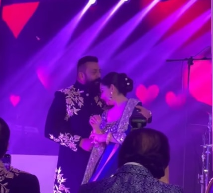 A romantic video went viral while dancing with Sanjay Dutt's wife, people said- 'I like this Madhuri