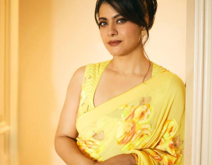 काजोल हमेशा से ही एक ऐसी एक्ट्रेस रही हैं जो किसी भी किरदार में जान डाल देती हैं. 'मां 'में उनका इमोशनल और फियरलेस रूप एक ही साथ देखने को मिल रहा है. एक ऐसी मां जो डरी हुई होने के बावजूद भी अपने बच्चों के लिए हद पार करने के लिए तैयार है. ये परफॉर्मेंस सिनेमाघरों मे तालियां बटोरने वाली है.