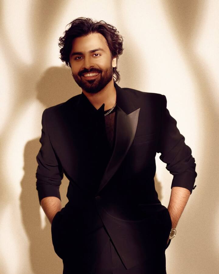 जितेंद्र कुमार,जो अभिषेक त्रिपाठी यानी सचिव जी का किरदार निभा रहे हैं, रिपोर्ट्स के मुताबिक वो एक एपिसोड के लिए 70 हजार रुपये की फीस चार्ज कर रहे हैं.