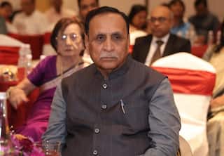 Ahmedabad Plane Crash: દિવંગત વિજય રુપાણીની અંતિમ વિધીનો નિર્ણય પુત્ર અમેરિકાથી આવ્યા બાદ લેવાશે 