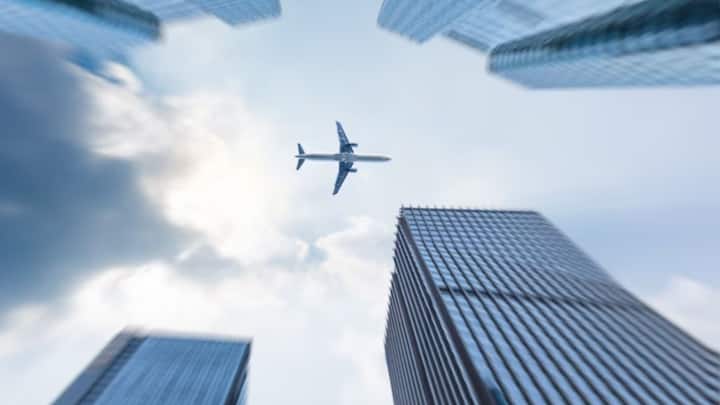 Airbus एयरक्राफ्ट बनाने वाली दुनिया की सबसे वैल्यूऐबल कंपनी है. फरवरी, 2025 तक इसका मार्केट कैप 143 बिलियन डॉलर रहा. 2024 में 766 कमर्शियल जेट की डिलीवरी के साथ एयरबस ने बोइंग को पीछे छोड़ दिया. एयरबस का सबसे ज्यादा बिकने वाला एयरक्राफ्ट नैरोबॉडी जेट का A320 है.