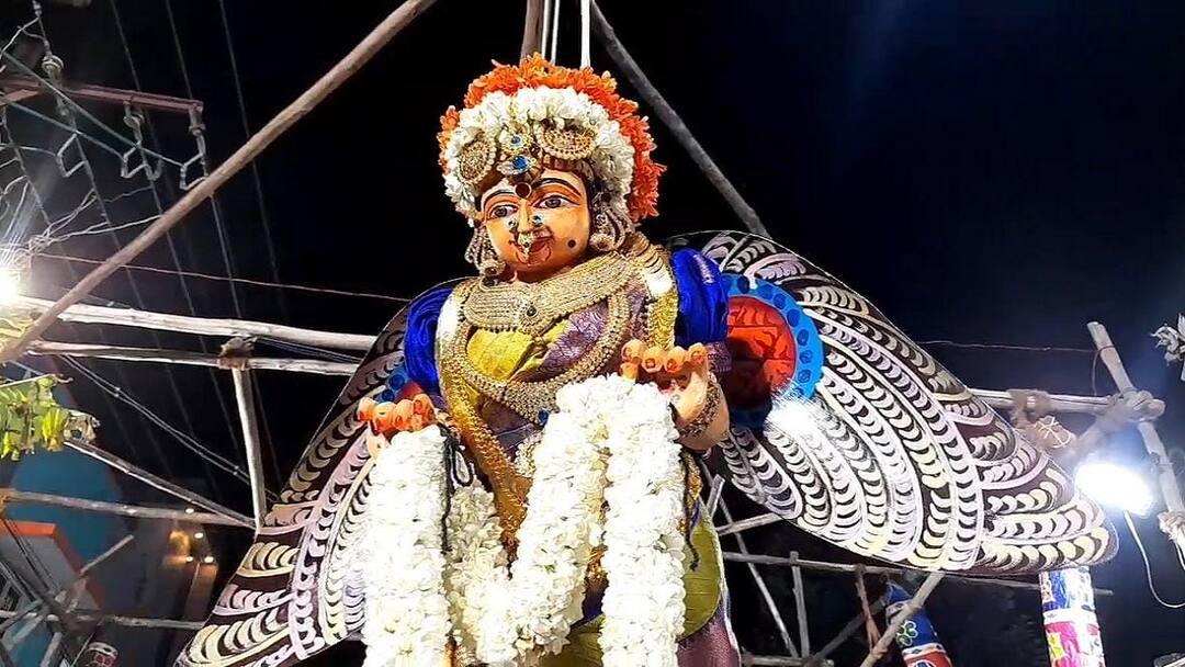 தஞ்சாவூர் கரந்தை கருணாசாமி கோயிலில் வைகாசி பெருவிழா: பதுமை பூ போடும் நிகழ்ச்சி! பக்தர்கள் பரவசம்