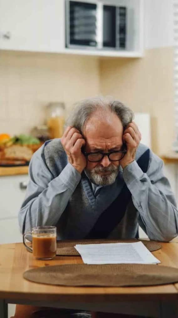 रोज सुबह दिखते हैं पेट में पथरी के ये लक्षण