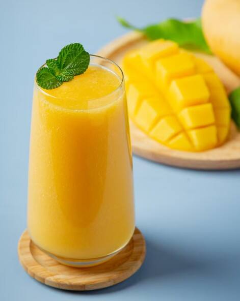 ਗਰਮੀਆਂ 'ਚ ਮੈਂਗੋ ਸ਼ੇਕ ਪੀਣ ਦੇ ਕਈ ਸਿਹਤਮੰਦ ਫਾਇਦੇ, ਜਾਣੋ ਕਿਵੇਂ ਡਾਈਟ 'ਚ ਕਰੋ ਸ਼ਾਮਿਲ