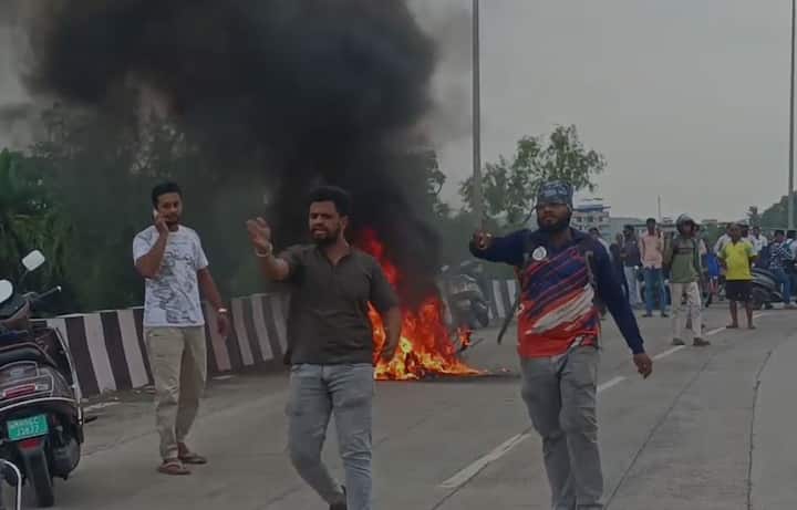 आग लागलेली मोटारसायकल ही इलेक्ट्रिक बाईक असल्याची माहिती मिळाली आहे.