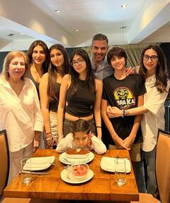 तलाक के बाद जब करिश्मा कपूर ने एक्स हसबैंड संजय कपूर के साथ सेलिब्रेट किया था बेटी समायरा का बर्थडे, फोटोज वायरल 