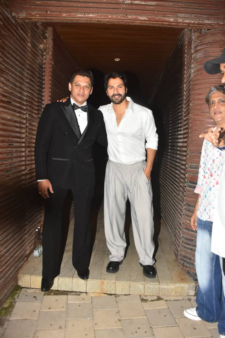 Varun posted with Prashant. Laughing pictures were taken and on the go, embraced them and expressed their close relationship.