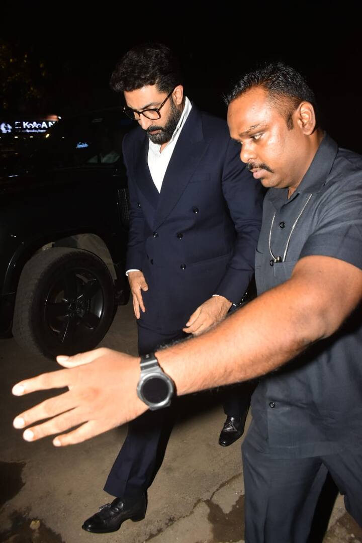 Abhishek Bachchan adopted a very classy look wearing a Navy blue suit and white shirt. He put stylish printed glasses and hugged Prashant and expressed his friendship.