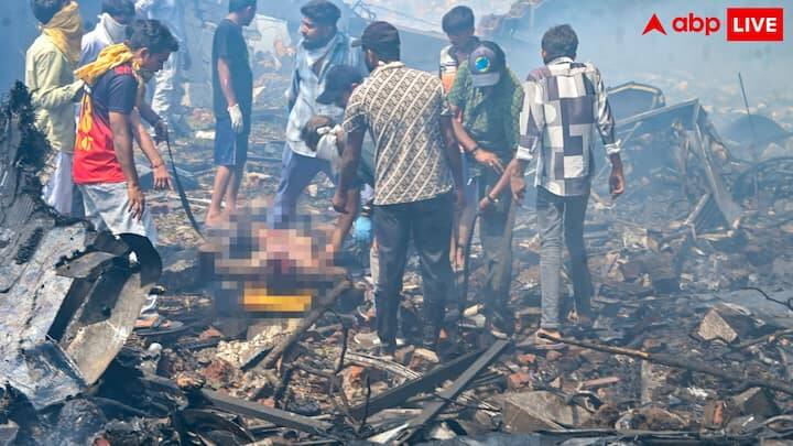 બ્લેક બોક્સના મુખ્ય બે ભાગ છે: ફ્લાઇટ ડેટા રેકોર્ડર (FDR): આ વિમાનની ગતિ, ઊંચાઈ, એન્જિન પર્ફોર્મન્સ જેવા ટેકનિકલ ડેટા રેકોર્ડ કરે છે. કોકપિટ વોઇસ રેકોર્ડર (CVR): આ પાયલટ, કો પાયલટ અને કોકપિટમાં થતી વાતચીત તથા આસપાસના અવાજો રેકોર્ડ કરે છે.