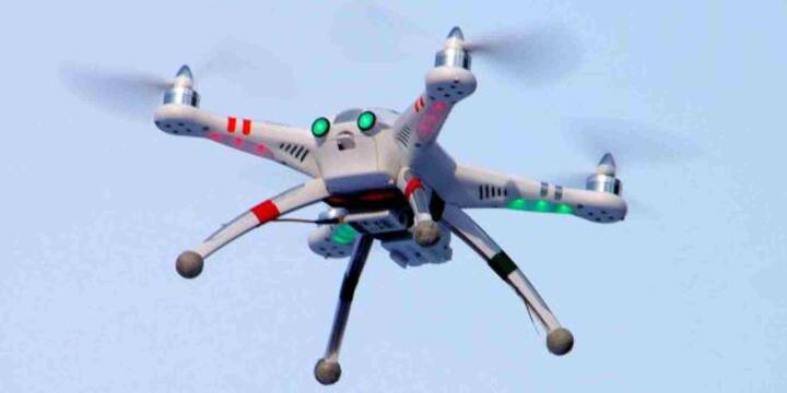 यह छोटा-सा देश अपनी आधुनिक और घातक मिसाइल एवं ड्रोन तकनीक की वजह से पूरी दुनिया में एक बड़ी सैन्य शक्ति के रूप में देखा जाता है. इज़रायल की ये टेक्नोलॉजी इतनी उन्नत और प्रभावशाली है कि बड़े-बड़े देश भी इससे मुकाबला करने से पहले कई बार सोचते हैं.