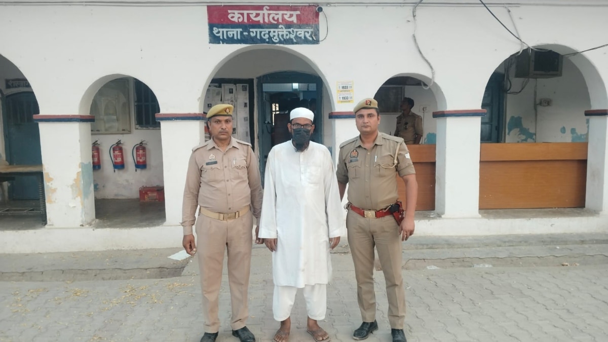 UP: हापुड़ में मदरसे के मौलाना ने नाबालिग को बनाया हवस का शिकार, वीडियो बनाकर करता था ब्लैकमेल