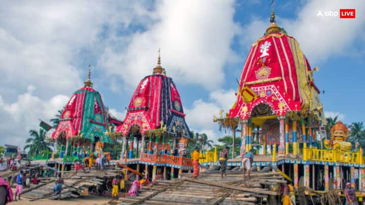 Tulsi garland must be brought during the Puri Rath Yatra. By doing this, the negative energy of the house can be removed. Tulsi is very dear to Shri Krishna.
