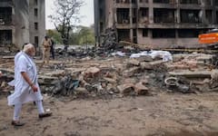 ਅਹਿਮਦਾਬਾਦ ਜਹਾਜ਼ ਹਾਦਸੇ 'ਚ ਬਚੇ ਇੱਕ ਯਾਤਰੀ ਨਾਲ ਪੀਐਮ ਮੋਦੀ ਨੇ ਕੀਤੀ ਮੁਲਾਕਾਤ, ਸੁਣਾਈ ਸਾਰੀ ਹੱਡਬੀਤੀ