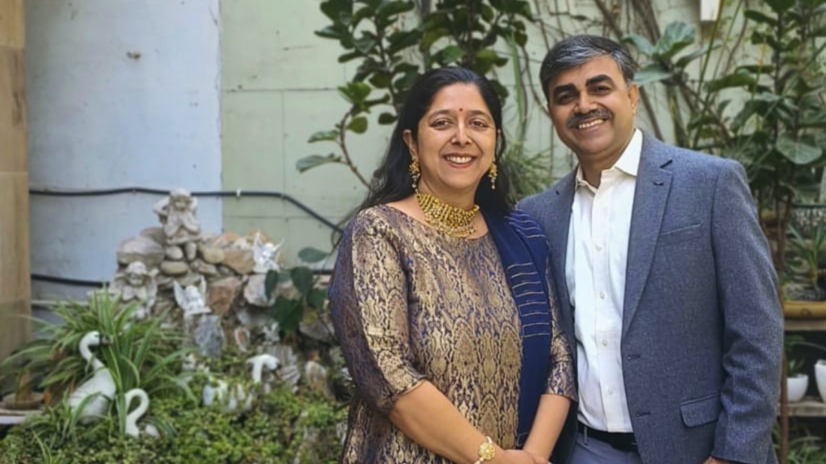 अहमदाबाद विमान हादसे में शिकार आगरा दंपति, परिवार के लोग बोले- ‘कोई चमत्कार होगा और…’