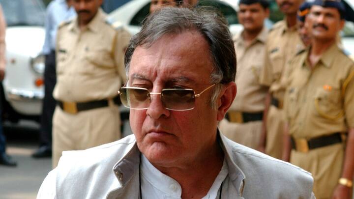 কিন্তু বিদেশ সফরের সময়ে তাঁকে বিমানে চড়তেই হতো। কীভাবে ভয় কাটিয়ে উঠতেন সেক্ষেত্রে? শোনা যায়, বিমানবন্দরের লাউঞ্জে মদ্যপান করতেন টাইগার পটৌডি। যাতে বিমানে উঠেই ঘুমিয়ে পড়া যায়। তাতে ভয় টের পাওয়ার আগেই বিমান সফরের অনেকটা কেটে যায়।