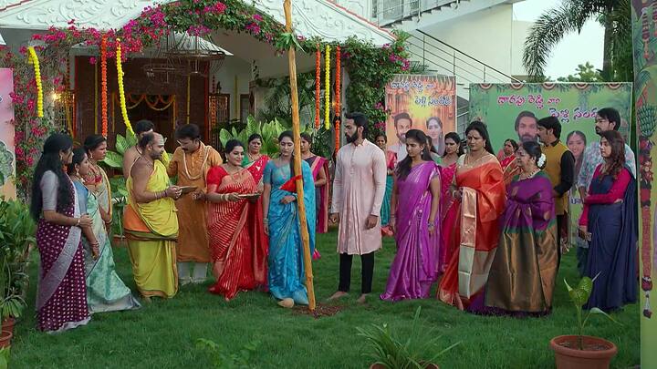 ప్లాన్ ప్రకారం పెళ్లి రాట విరగ్గొడతారు అప్పు ఏర్పాటు చేసిన మనుషులు.  అంతా షాక్ అవుతారు. ఇదంతా అరిష్టం పెళ్లి ఆపేయండి అంటాడు ముత్తైదవులు. ఈ పెళ్లిలో ఏదో దోషం ఉంది అందుకే ఇలా జరిగింది అంటుంది ఇందిరాదేవి. అందరూ వంతపాడతారు