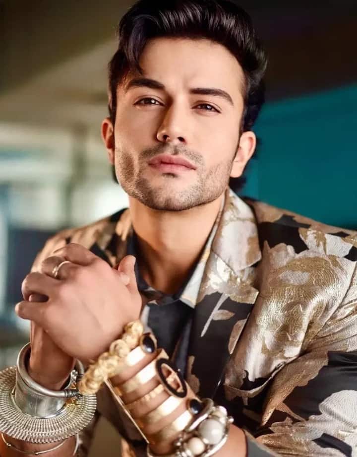 ट्रेटर्स की पहली मर्डर मीटिंग में साहिल सलाथिया को निशाना बनाया गया और गेम से बाहर कर दिया गया.