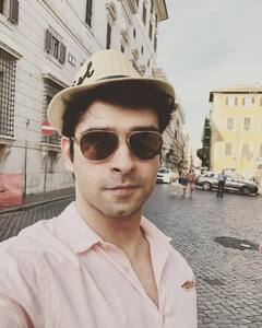 फिल्मी पर्दे से दूर रहकर भी ये भूला बिसरा स्टार करता है करोड़ों की कमाई, संभाल रहा है 10 हजार करोड़ का बिजनेस