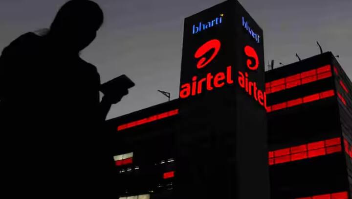 ਦੂਜੇ ਪਾਸੇ, ਜੀਓ ਦਾ ਪਲਾਨ ਉਨ੍ਹਾਂ ਲਈ ਕਿਫਾਇਤੀ ਹੈ ਜਿਨ੍ਹਾਂ ਨੂੰ ਸੀਮਤ ਡੇਟਾ ਦੀ ਲੋੜ ਹੈ ਪਰ ਉਨ੍ਹਾਂ ਨੂੰ OTT ਅਤੇ ਕਲਾਉਡ ਵਰਗੀਆਂ ਵਾਧੂ ਸਹੂਲਤਾਂ ਦੀ ਵੀ ਲੋੜ ਹੈ। ਦੋਵੇਂ ਪਲਾਨ ਆਪਣੀ-ਆਪਣੀ ਜਗ੍ਹਾ 'ਤੇ ਲਾਭਦਾਇਕ ਹਨ, ਇਹ ਤੁਹਾਡੀ ਜ਼ਰੂਰਤ 'ਤੇ ਨਿਰਭਰ ਕਰਦਾ ਹੈ ਕਿ ਕਿਹੜਾ ਪਲਾਨ ਤੁਹਾਡੇ ਲਈ ਵਧੇਰੇ ਫਾਇਦੇਮੰਦ ਸਾਬਤ ਹੋਵੇਗਾ।