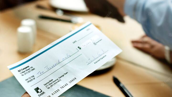 अब चेक बाउंस होने की शिकायत दर्ज करवाने की प्रक्रिया को काफी आसान कर दिया गया है. आपको बता दें पहले चेक बाउंस की शिकायत 1 महीने के अंदर करनी होती थी. लेकिन अब इस समय अवधि को बढ़ाकर 3 महीने तक कर दिया गया है.