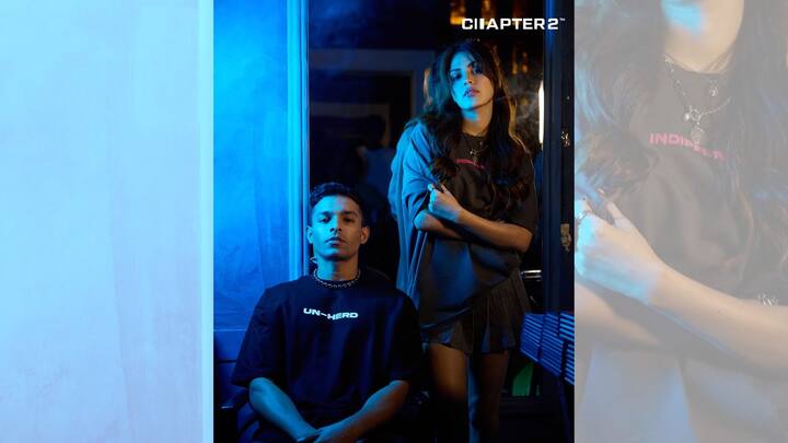 রিয়া জানিয়েছেন, সুশান্তের মৃত্যুর পর তাঁকে যখন গ্রেফতার করা হয়, পরনের টিশার্টটি সকলের নজর কেড়েছিল, যাতে পিতৃতন্ত্রকে গুঁড়িয়ে দেওয়ার বার্তা ছিল। আর সেখান থেকেই নিজের অনুভূতিকে জামা-কাপড়ে ফুটিয়ে তোলার সিদ্ধান্ত নেন।