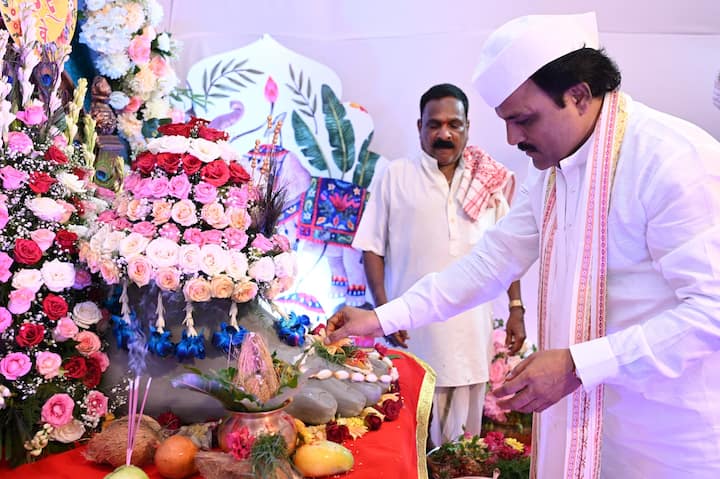 लालबागचा राजा सार्वजनिक गणेशोत्सव मंडळाचं यंदाचं हे 92 वं वर्ष आहे.