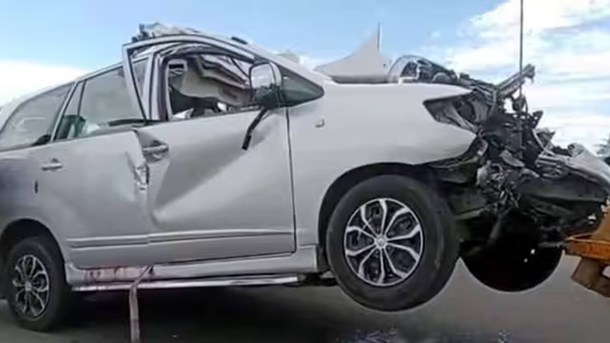 திருச்செந்தூர் கோவில் தரிசனம் முடிந்து திரும்பியபோது நேர்ந்த சோகம்.. கார் விபத்தில் 4 பேர் உயிரிழப்பு