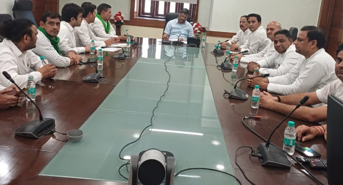 ग्रेटर नोएडा: किसान संघर्ष मोर्चा का आंदोलन तेज, लखनऊ पहुंचकर प्रमुख सचिव से की मुलाकात