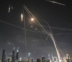 Iran Attack On Israel: युद्ध पेटले! इराणने इस्रायलवर 100 बॅलेस्टिक क्षेपणास्त्र डागली; भयावह फोटो समोर